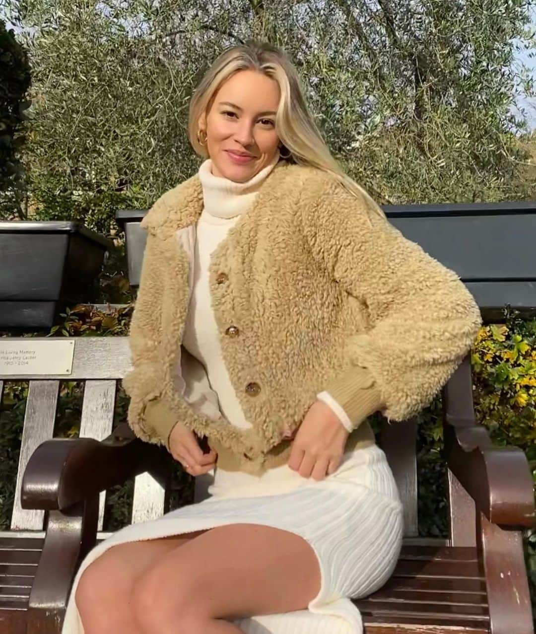 ブリアナ・ホリーのインスタグラム：「Nothing but cozy vibes🧸🧸」