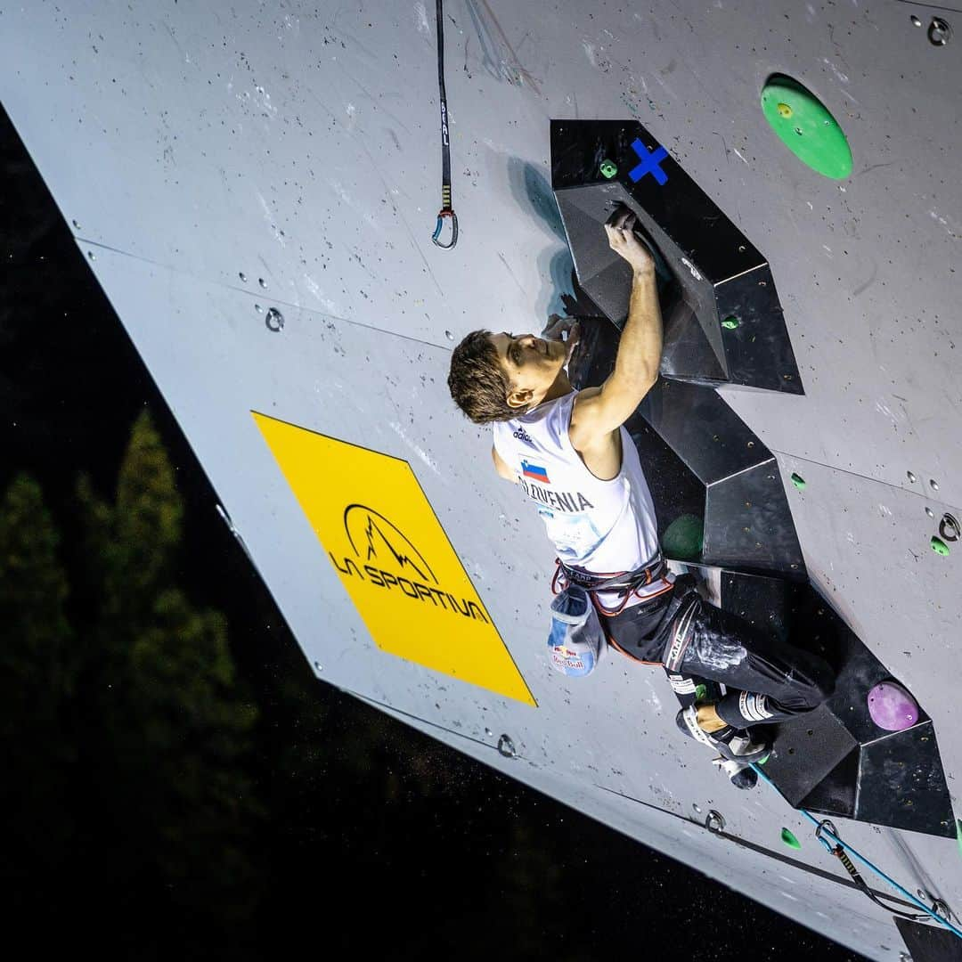 ドメン・スコフィッチのインスタグラム：「ECH in Moscow coming up. It would sure be nice to compete one more time this year ... but not for every price. Things are just to unstable at the moment for my liking and I’ll rather spend my time working at @climbing_ranch and preparing for the next season.  Hopefully the competition future is bright and we’re all going to have a fair battle again 💪🔥  Good luck to everyone participating, especially to my @sloveniaclimbing teammates 👊 #staysafe  . 📸 by @janvirtphotography  . @redbull #givesyuowings @redbullsi @adidasterrex @fiveten_official @pazi.to #zavarovalnicatriglav @postanivojak #slovenskavojska」