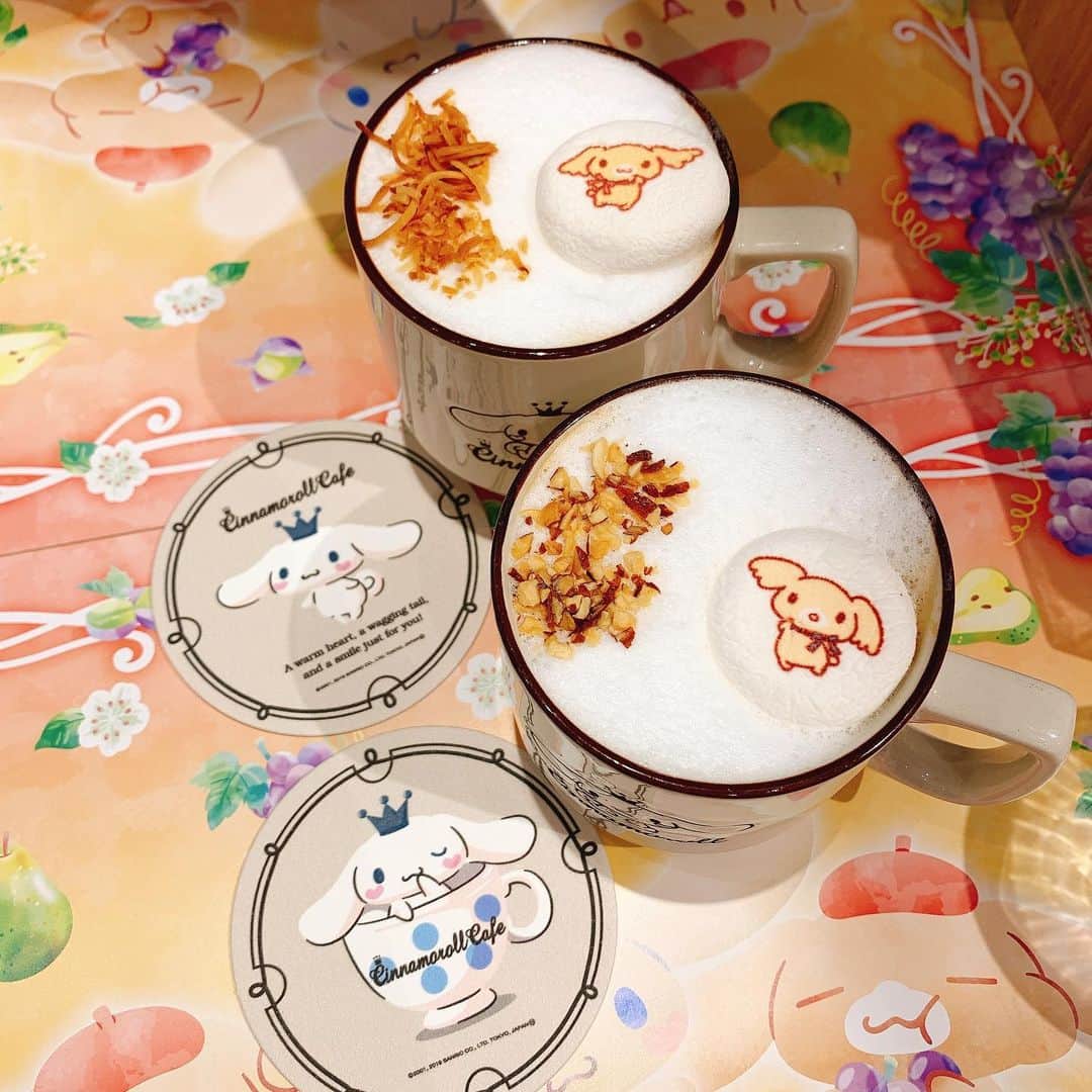 鈴乃八雲さんのインスタグラム写真 - (鈴乃八雲Instagram)「れいちむと#シナモロールカフェ ☕️🍰 可愛い空間と可愛いれいちむに癒された素敵な日でした🥰💗✨  #シナモロール #サンリオ　#sanrio #sanriojapan #sanriocharacters #sanriolover #コラボカフェ #コラボカフェ巡り #cafe #café #cafestagram #カフェ　#japan #tokyo #japanesefood #japan_of_insta」11月17日 0時45分 - yakumo_suzuno