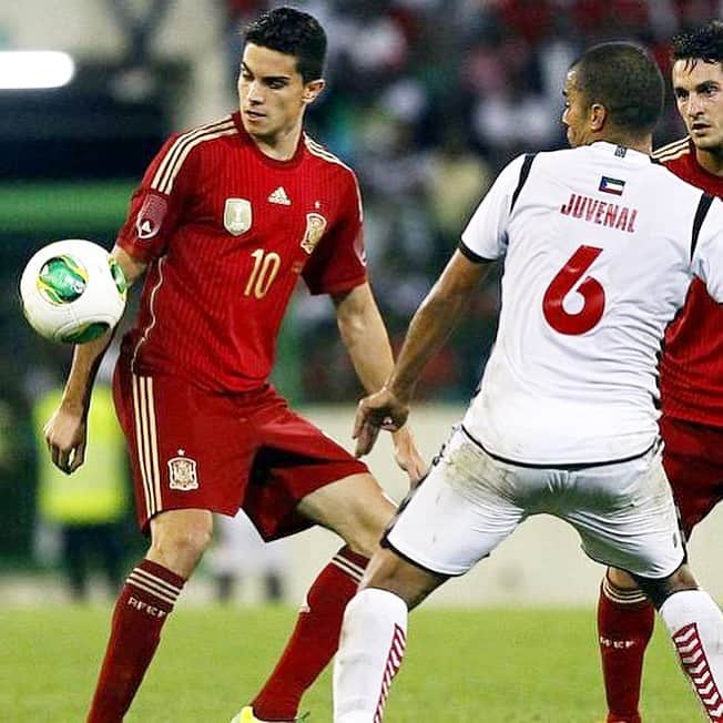 マルク・バルトラのインスタグラム：「Hoy hace 7 años que cumplí uno de mis sueños. 🙌🏼 #Debut #Noviembre2013 #tb @sefutbol」
