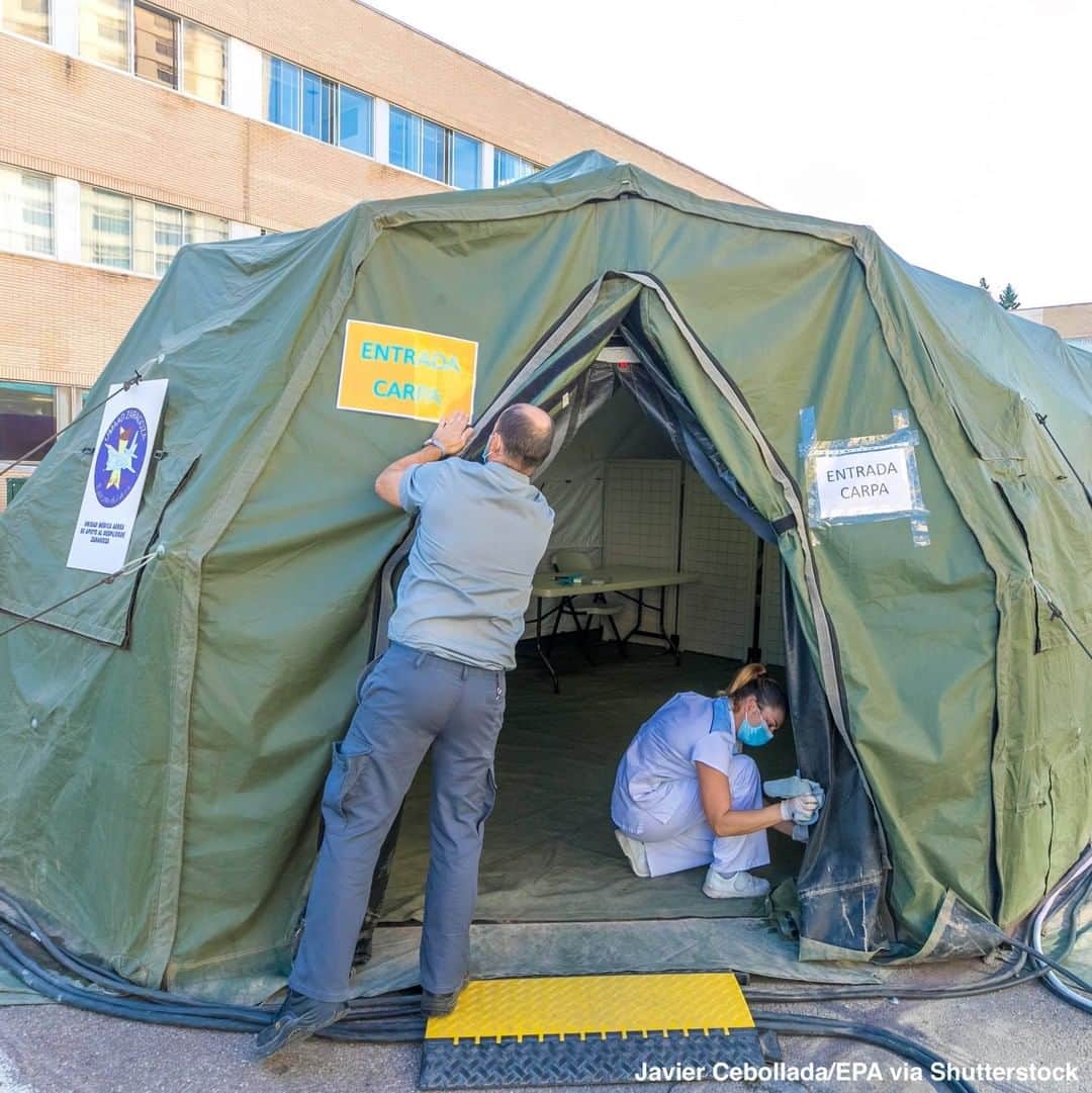 ABC Newsさんのインスタグラム写真 - (ABC NewsInstagram)「Temporary field hospitals are established in Moscow and Spain as coronavirus case numbers rise across the globe. #coronavirus #hospital #fieldhospital #covid19 #moscow #spain」11月17日 0時55分 - abcnews