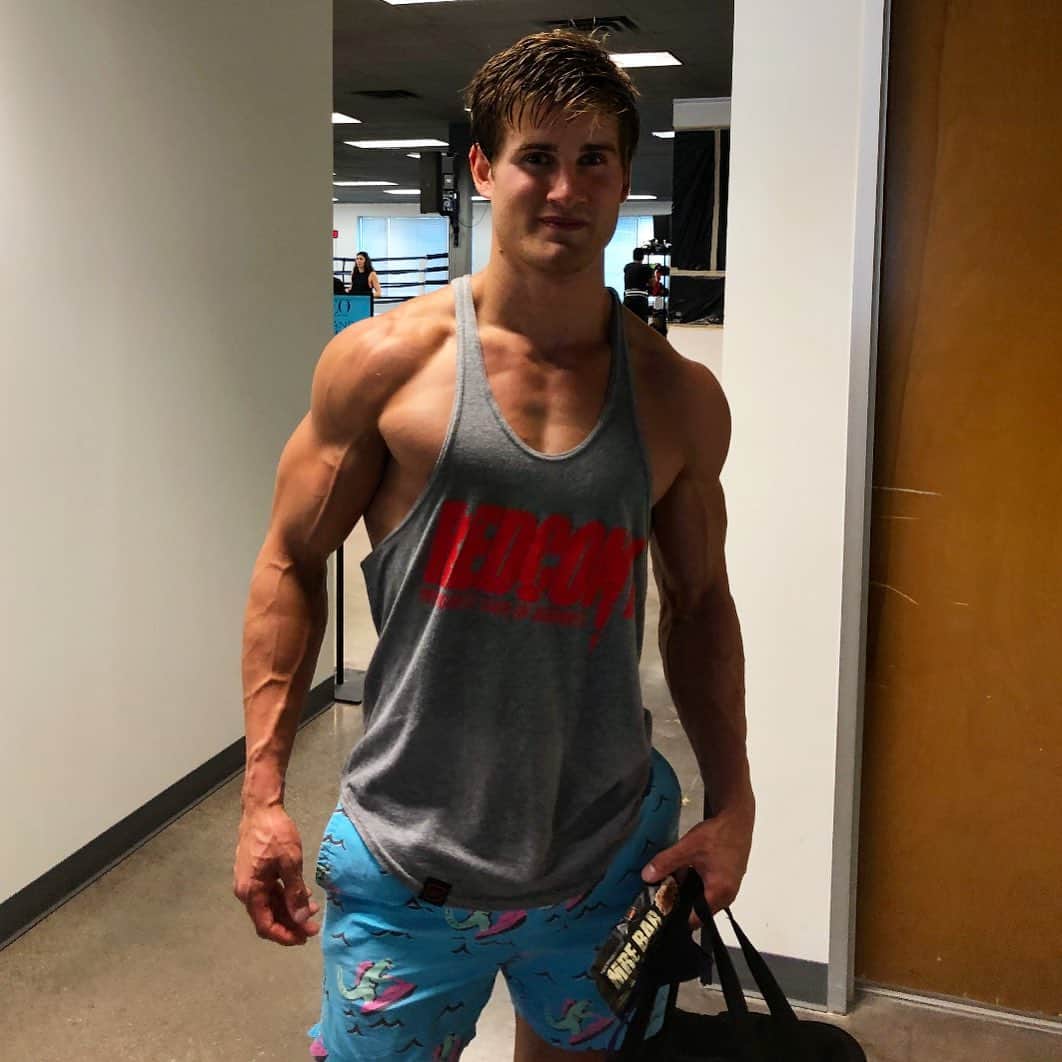 セージ・ノースカットのインスタグラム：「Early training today! MRE bars give me so much energy early in the morning! Want some bars? Click the link in bio and get 30% off with Code VET30 only today @redcon1」