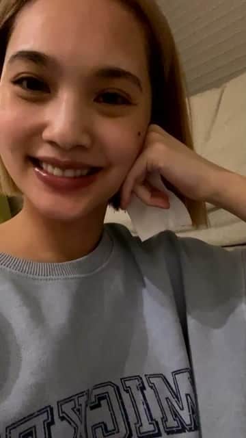 レイニー・ヤンのインスタグラム：「內有卸妝實錄以及吳青峰他家的天花板」