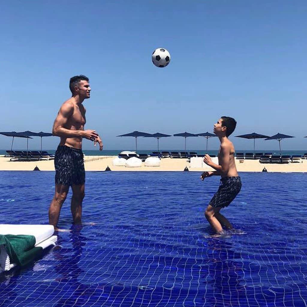 ロビン・ファン・ペルシのインスタグラム：「Happy 14th birthday @shaqueelvanpersie 🥳 From a little one to a young man who knows what he wants and is working hard every day to get there! Proud to be there every step along the way ❤️」