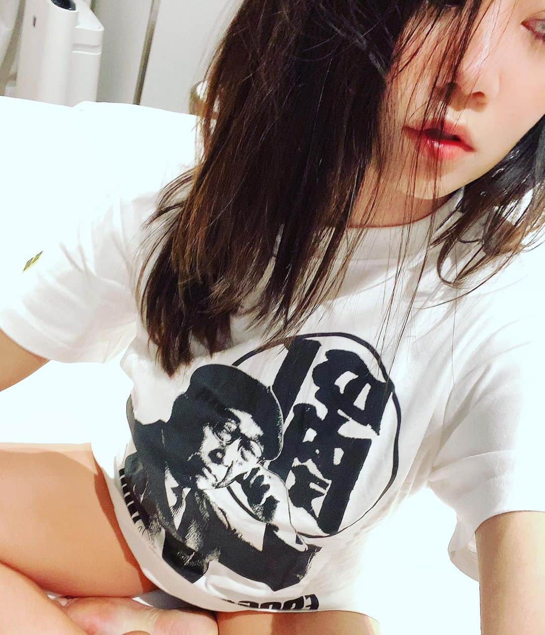 鈴木涼美のインスタグラム：「丸山ゴンザレスproduce江戸川乱歩Tシャツ。ネットで買えるわよん。 #japanesegirl #eroticism #江戸川乱歩　#丸山ゴンザレス　#osakanightlife」