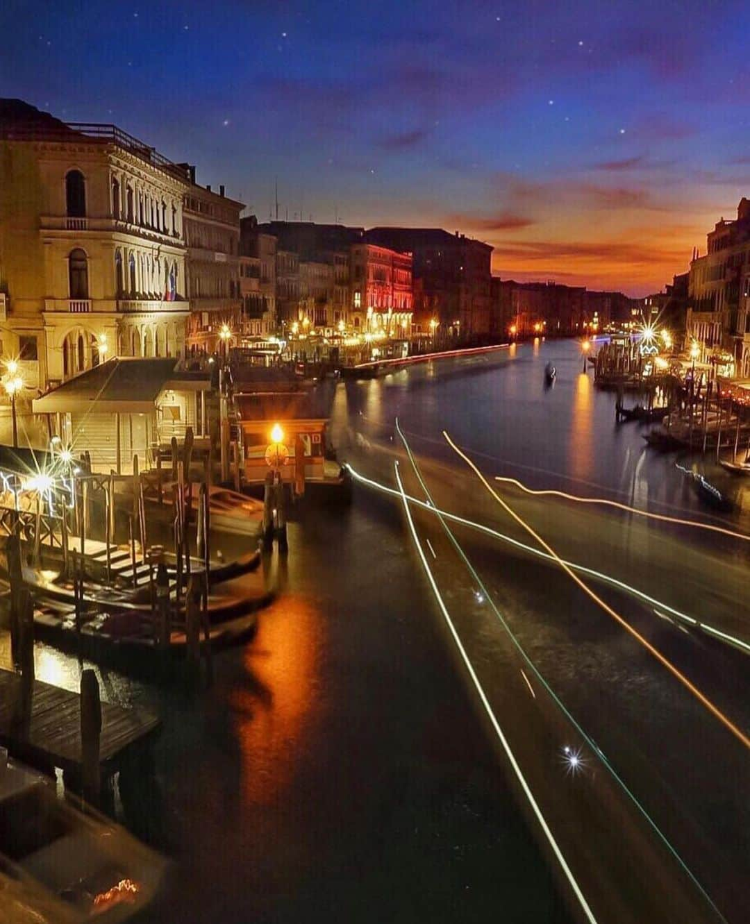 Wonderful Placesさんのインスタグラム写真 - (Wonderful PlacesInstagram)「Beautiful night in Venice ✨😍😍😍✨ . Pictures by ✨✨@golden_heart✨✨ #wonderful_places for a feature ❤️」11月17日 1時00分 - wonderful_places