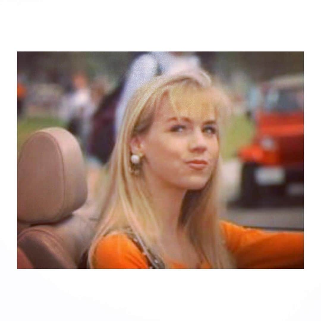 ジェニー・ガースさんのインスタグラム写真 - (ジェニー・ガースInstagram)「“I drive an automatic thank you very much”  -Kelly Taylor  🤩NEW episode of @9021omgpodcast available today!  Come hang out with @torispelling and @sisanie and me as we reminisce about the pilot episode of Beverly Hills 90210 🌴  We talk about it all!  Nose jobs, steamy hot tub make outs and everything in between!  I can’t believe it was 30 YEARS AGO!! I guess it’s true what they say “time flys when you’re having fun”! 🎉 Give yourself an hour to have some laughs and feel the feels from the 90’s...i know it lifted my spirits!  Oh and we have two special guests join us to dish on their memories of what it was like to be on the show! Can you guess who they are?!  **hints: Lips and Grease 2** Find us on @iheartradio or wherever you listen to your podcasts!! 😘 Subscribe and rate us too. We love hearing from you🙋🏼‍♀️🙋🏼‍♀️ #podcast #beverlyhills90210 #kelly #donna #bff #90’s」11月17日 1時19分 - jenniegarth