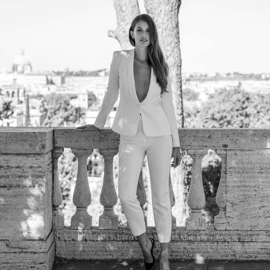 デシレ・コルデロ・フェレールのインスタグラム：「🤍」
