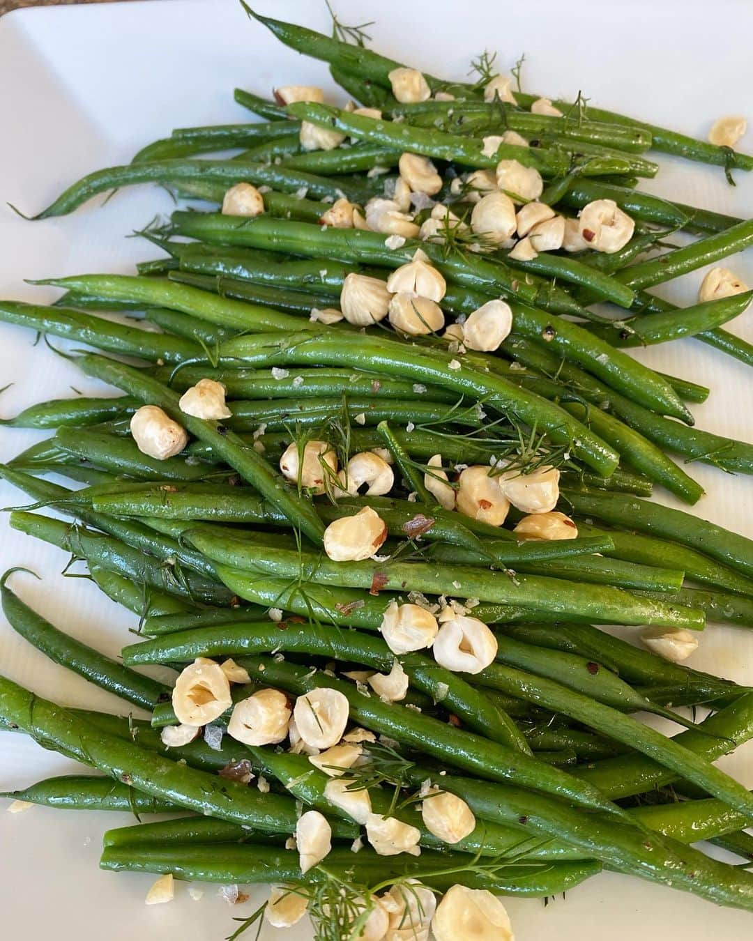 アイナ・ガーテンさんのインスタグラム写真 - (アイナ・ガーテンInstagram)「I’m cooking a week of SIDES for a Micro Thanksgiving this year - starting with Haricots Verts with Hazelnuts & Dill!  I’m doing the classics but with a modern twist - balancing dishes that are crunchy, creamy, savory, and sweet to go with my favorite (small!) roast turkey recipe. It may be a different Thanksgiving this year but it will still be celebratory and delicious!! Recipe link in my profile!  #microthanksgiving #staysafe #cooklikeapro」11月17日 1時30分 - inagarten