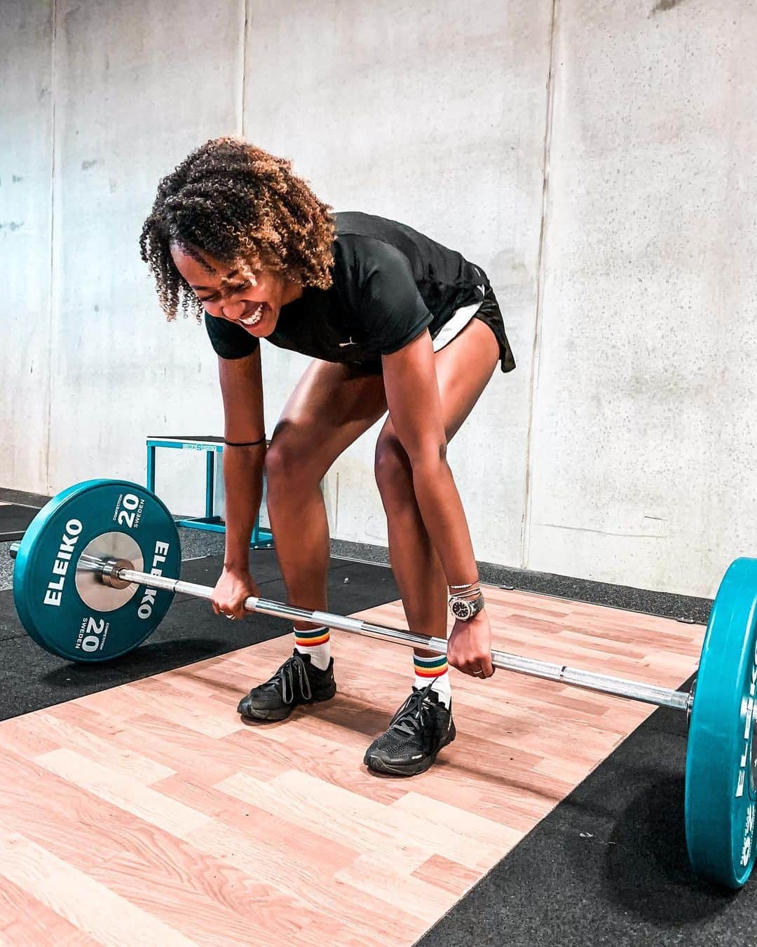サラ・アチョさんのインスタグラム写真 - (サラ・アチョInstagram)「Lifting, running, smiling, sleeping ♾ HAPPY MONDAAAAYY 😍💥 #mondaymotivation #mondaymood . . .  #trackandfield #track #feeling #motivation #trackgirl #inspiration #workhard #strong #happy #hungry #fight #fit #fast #lift #gymbody #abs #fun #squat #body #womenempowerment #running #deadlift」11月17日 1時44分 - sarah_atcho
