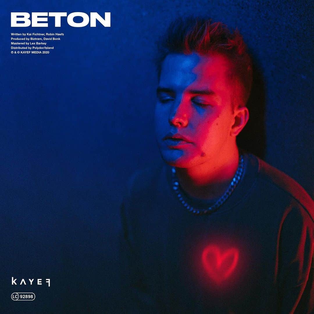Kayefのインスタグラム：「// 𝟐𝟎-𝟏𝟏-𝟐𝟎 - 𝐁𝐄𝐓𝐎𝐍 // Diesen Freitag ab 00:00 Uhr überall im Streaming! Ihr könnt den Song jetzt schon pre-saven, Link in meiner Bio🖤🔥」
