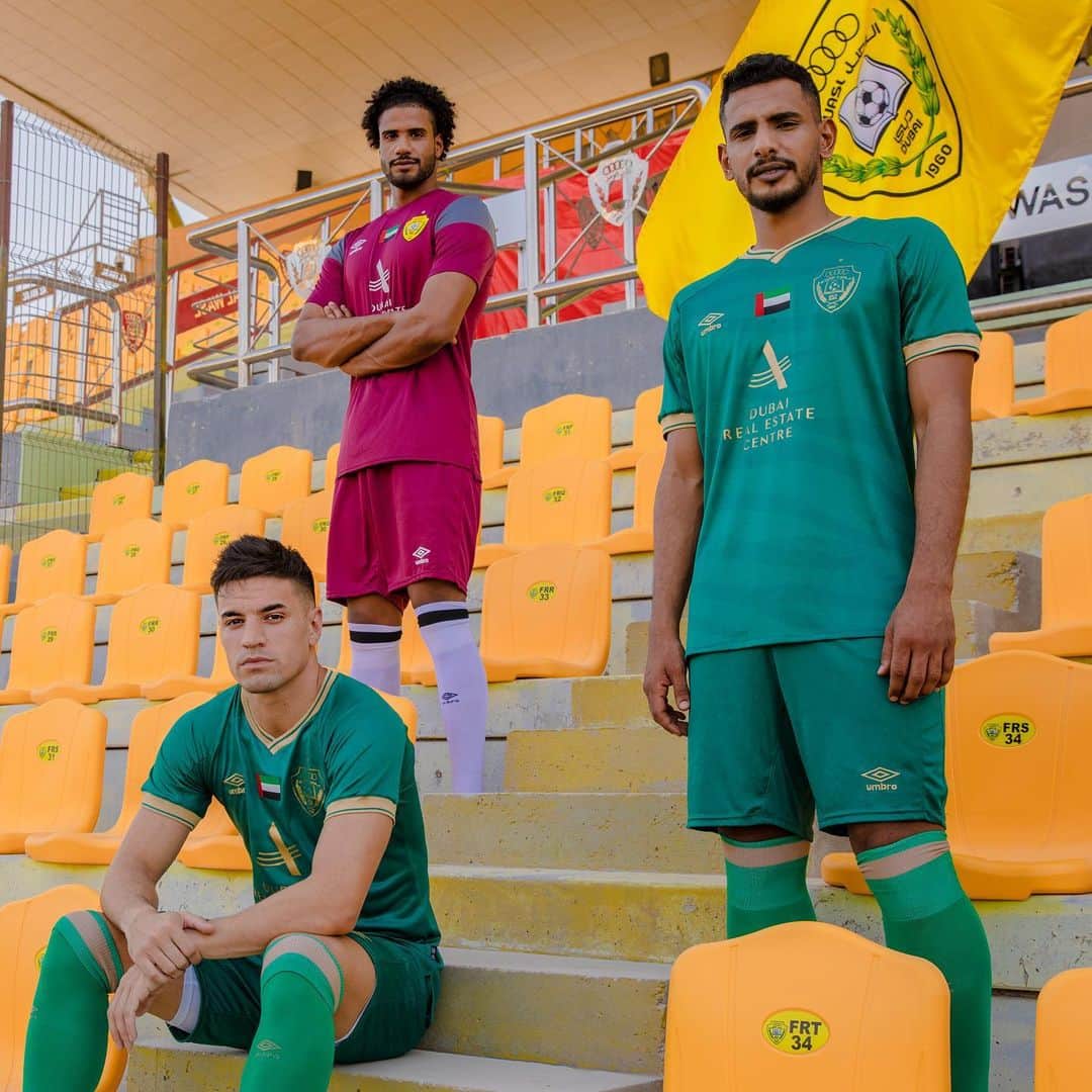 UMBROさんのインスタグラム写真 - (UMBROInstagram)「We stand together with @alwaslsc.  20/21 Away kit, now available in UAE 🇦🇪.   #umbro #umbrofootball #alwasl #football #footballkit #soccer #soccerjersey」11月17日 1時59分 - umbro