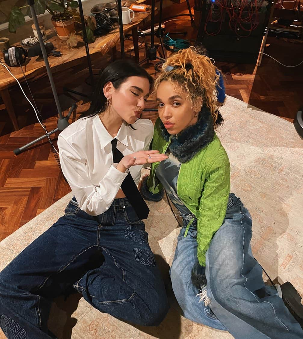 デュア・リパさんのインスタグラム写真 - (デュア・リパInstagram)「So excited to announce that @fkatwigs will be joining us for STUDIO 2054 a very special performance!!! yaaaa don’t wanna miss this shiiiiiiiiiit 🗣🗣🗣🗣 dualipa.com/studio2054」11月17日 2時02分 - dualipa