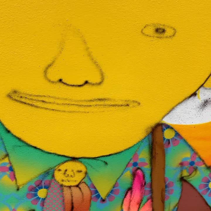 osgemeosのインスタグラム：「A nossa história nós contornamos assim...  #osgemeos #tritrez #contornofinodesdesempre... #spraycancontrol」