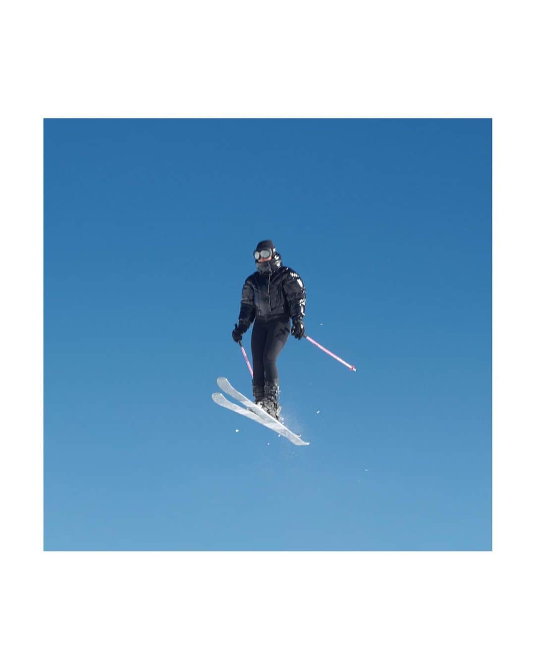 モンクレールさんのインスタグラム写真 - (モンクレールInstagram)「X marks the spot.  Lift, carve, repeat. From adrenaline rush to après-ski, @SandroMandrino’s latest #MONCLERGRENOBLE collection has got you covered.  #MONCLERGENIUS  Photography @JohnnyDufort for @SystemMagazine Styling @LottaVolkova  Casting @julialangecasting  Make up @IngeGrognard Hair @vpintomoreira Models: Marie-Lou, Litay, Danilo Skiers Monica Biondi, Andrea Rossi, Elisa Maria Nakab」11月17日 2時04分 - moncler