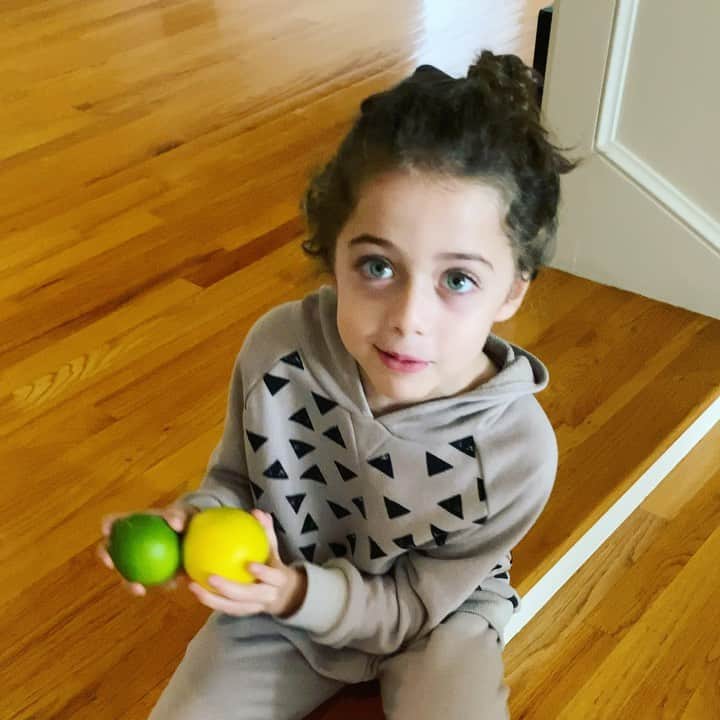 レイチェル・ゾーのインスタグラム：「When life or an 👼🏼 gives you lemons 🍋...#mcm #mondaymotivation 🙏🏻❤️ #grateful xoRZ」