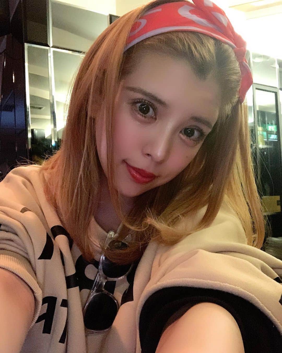 坂口杏里のインスタグラム：「待ってるよーん⭐️ 今暇だよーん💕 ベタ付きだよーん🍻  09054307175  ↑何かあればこちらまで！ Bar Cachette (カシェット) 東京都新宿区歌舞伎町2-11-7 メトロビル4階😈  お待ちしてますん💕 男性１時間3000円 女性１時間1500円 （飲み放題）」