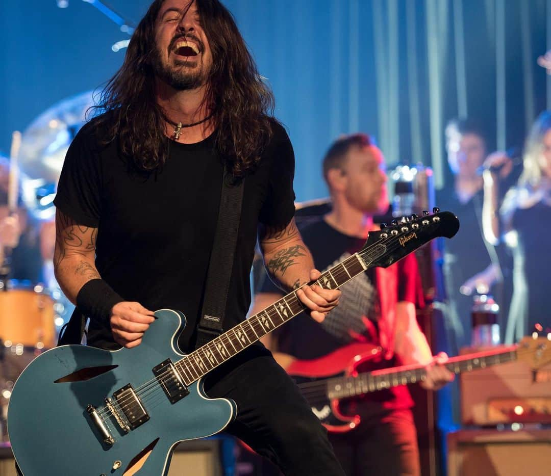 Kerrang!さんのインスタグラム写真 - (Kerrang!Instagram)「Foo Fighters’ Roxy livestream perfectly captured the power of live music. How? Check the link in bio to find out 🔗 ⠀⠀⠀⠀⠀⠀⠀⠀⠀ 📸: @ndrewstuart ⠀⠀⠀⠀⠀⠀⠀⠀⠀ @foofighters #foofighters #davegrohl #rockmusic #livemusic #taylorhawkins #gigphotography」11月17日 2時21分 - kerrangmagazine_