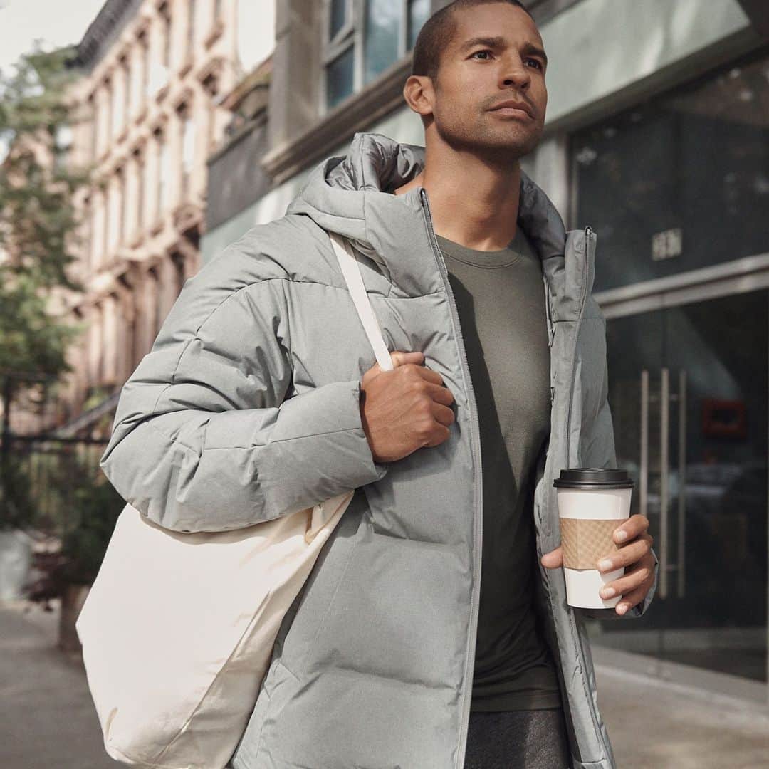 UNIQLO UKのインスタグラム：「Meet HEATTECH - our innovative thermal fabric which keeps you warm on even the chilliest days.  #Uniqlo #LifeWear #UniqloLifeWear」