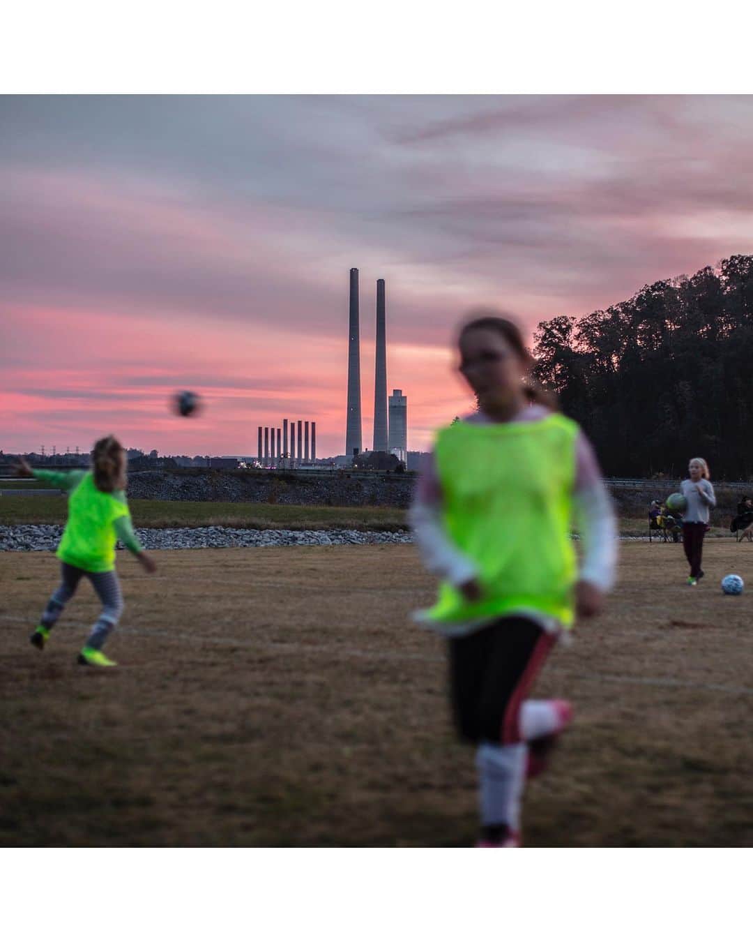 National Geographic Creativeさんのインスタグラム写真 - (National Geographic CreativeInstagram)「Photo by John Stanmeyer @johnstanmeyer and video by Morgan Hornsby @morganhornsby_ / Girls play soccer on a field where 12 years ago a massive coal ash spill covered the land from the The Kingston Fossil Plant in Kingston, Tennessee, the largest environmental and industrial disaster in the United States. Today any remaining ash is buried 7-10 feet under topsoil. On assignment for @natgeo. ⠀⠀⠀⠀⠀⠀⠀⠀ @natgeo #kingston #tennessee #soccer #sunset #onassignment」11月17日 2時40分 - natgeointhefield