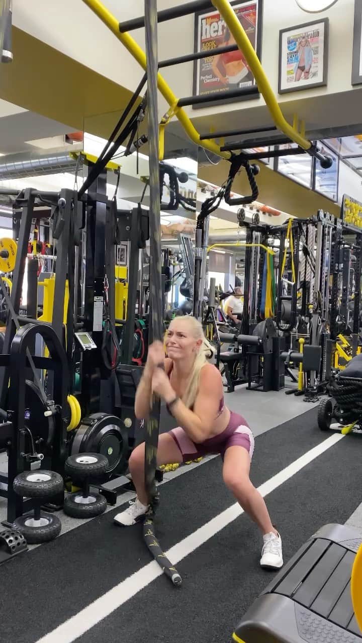 リンゼイ・ボンのインスタグラム：「Worked hard last week. Looking forward to the new challenges this week will throw at me💪🏻 Bring it! #throughthework @projectrock @gunnarfitness」