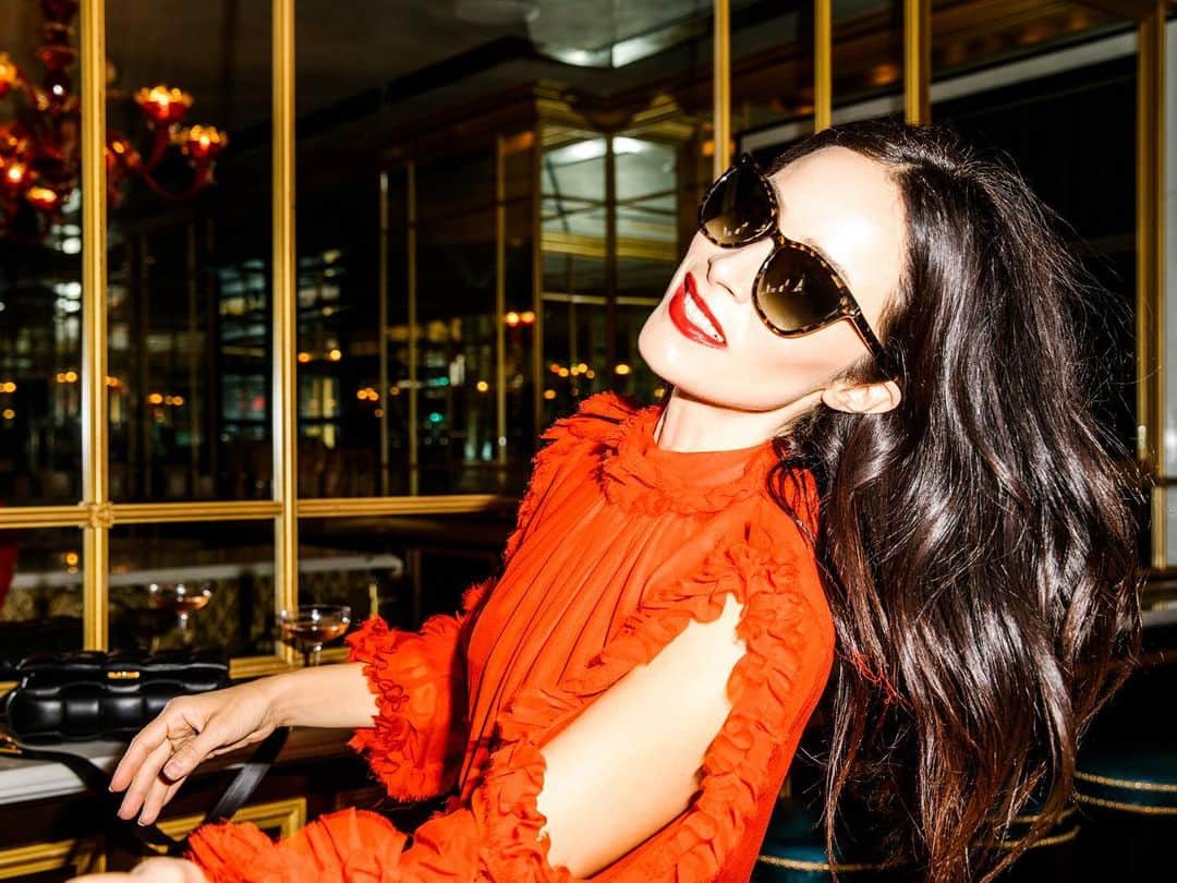 アビゲイル・スペンサーのインスタグラム：「Feeling 🍒 . Add some @bonlook Betty 🕶’s to your🎄attire & gifting list.💋 📷 @nathanielwood」