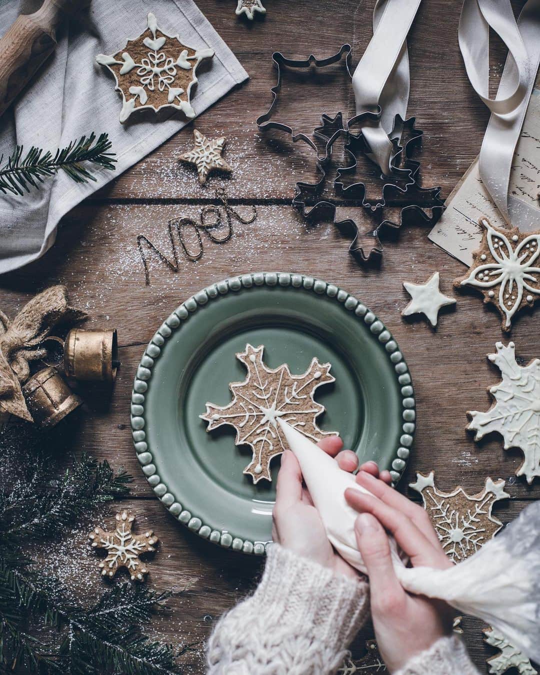 FOLKのインスタグラム：「CHRISTMAS ISSUE PREORDER ENDS TOMORROW! @thehungryapron just sent in the most beautiful images for the final pieces in the issue. I cannot wait for you to receive the issue. Go to www.folkgeneral.com to order!」