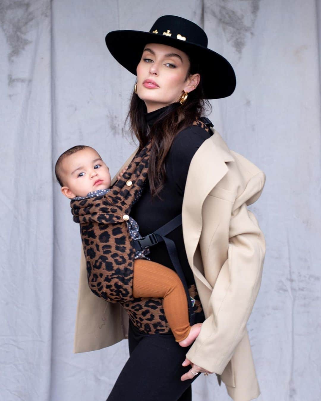 ニコール・トルンフィオさんのインスタグラム写真 - (ニコール・トルンフィオInstagram)「#momlife 🐨 with my mini 👶🏽 (I love baby wearing so much 😍 )」11月17日 3時21分 - nictrunfio
