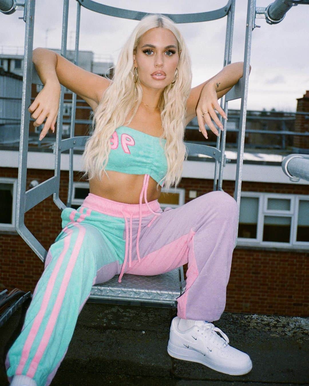 ロッティー・トムリンソンのインスタグラム：「fit is @jadedldn」