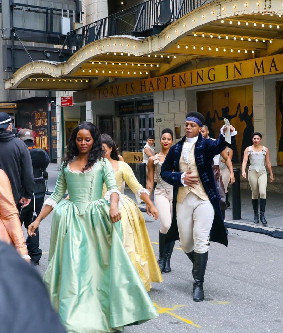 Just Jaredさんのインスタグラム写真 - (Just JaredInstagram)「The current Broadway cast of @hamiltonmusical reunited to pre-tape a performance for the Macy’s Thanksgiving Day Parade. Broadway has been shut down since March due to the pandemic with plans to open up again in the spring.  #Broadway Photos: Getty」11月17日 3時26分 - justjared