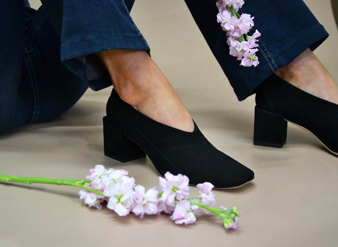 ジャンナメリアーニのインスタグラム：「Betty in black is the perfect one for your comfy days 💐 #giannameliani」