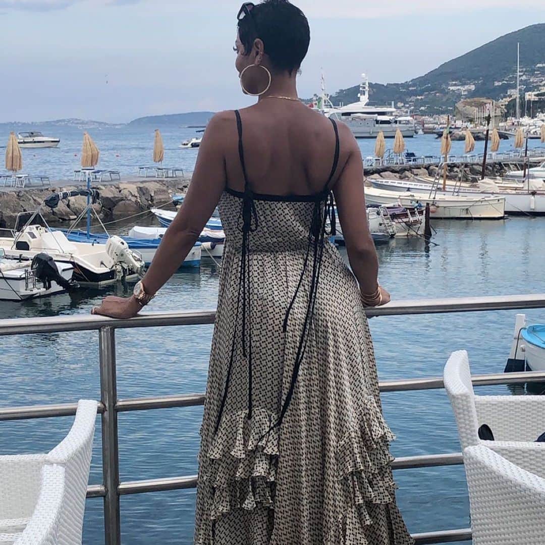 ニコール・ミッチェル・マーフィーのインスタグラム：「Your best days are still out in front of you.  #joelosteen  #yFoy #everydayconfidence  #nicolemurphy  follow @yfoyshop」