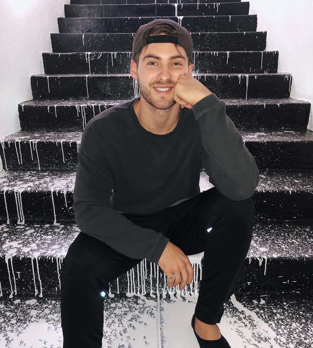 コディ・クリスチャンさんのインスタグラム写真 - (コディ・クリスチャンInstagram)「Happy Monday guys (:」11月17日 3時51分 - codychristian