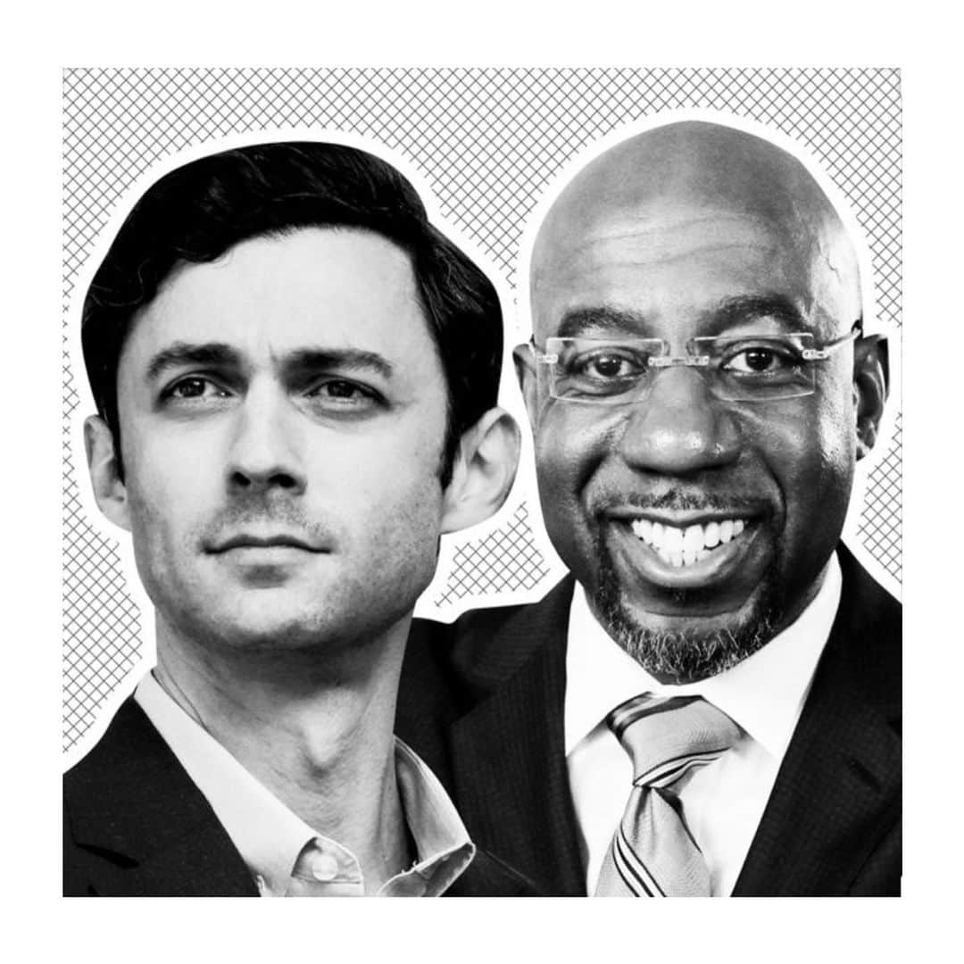コビー・スマルダーズのインスタグラム：「Please bring your awareness to the two Democrats vying for senate seats in the Georgia run off happening in January. @jonossoff and @raphaelwarnock please consider donating to their campaigns (link in bio) if you have the funds or follow the following organizations to see how you can help @fairfightaction @faircount @newgeorgiaproject 💙」