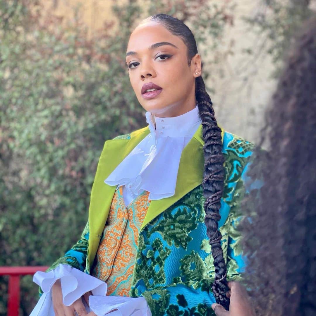 Lacy Redwayさんのインスタグラム写真 - (Lacy RedwayInstagram)「Leave it up to   ✨✨ Tessa Thompson ✨✨  To come and brighten up your day! 👼🏽   This playful look was our look while promoting #SylviesLove movie.   styling: @waymanandmicah  makeup: @kalikennedy  nails: @stephstonenails  Hair by Me 🙋🏾‍♀️   #HairbyLacyRedway #lacyxtessa #tessathompson   See the previous post for hair details. 💈」11月17日 9時30分 - lacyredway