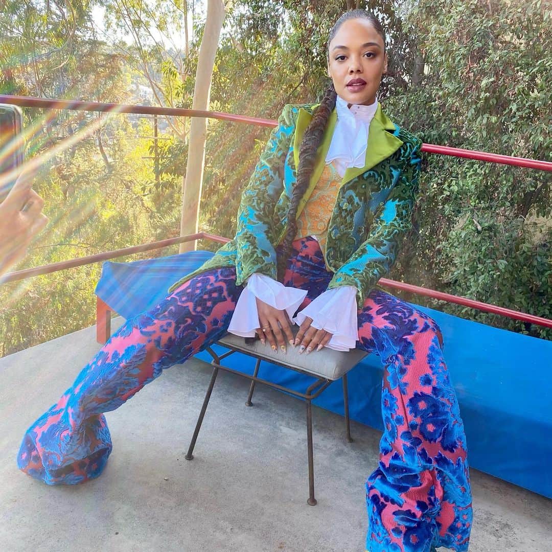 Lacy Redwayさんのインスタグラム写真 - (Lacy RedwayInstagram)「Leave it up to   ✨✨ Tessa Thompson ✨✨  To come and brighten up your day! 👼🏽   This playful look was our look while promoting #SylviesLove movie.   styling: @waymanandmicah  makeup: @kalikennedy  nails: @stephstonenails  Hair by Me 🙋🏾‍♀️   #HairbyLacyRedway #lacyxtessa #tessathompson   See the previous post for hair details. 💈」11月17日 9時30分 - lacyredway
