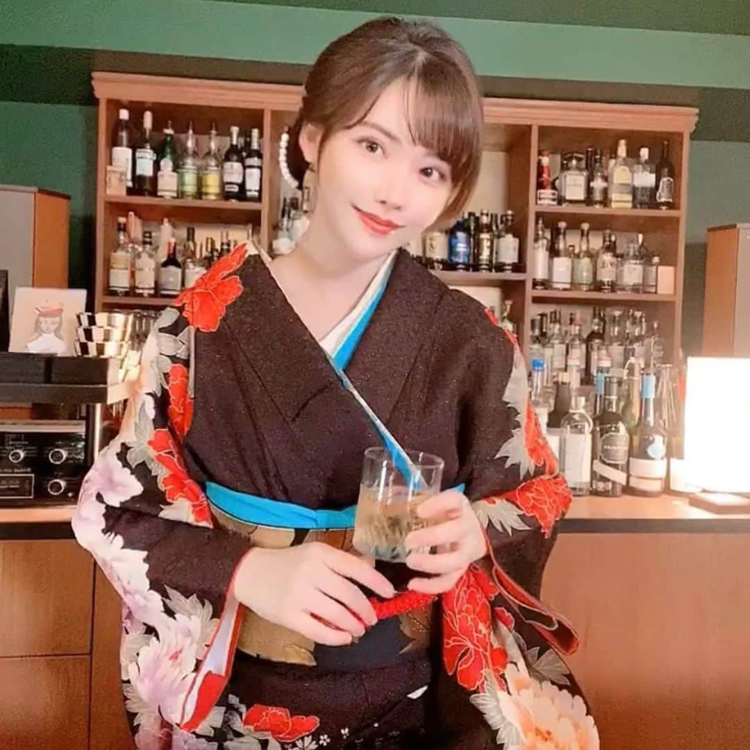 深田えいみさんのインスタグラム写真 - (深田えいみInstagram)「銀座のお姉さん🍶」11月17日 9時30分 - eimi0318