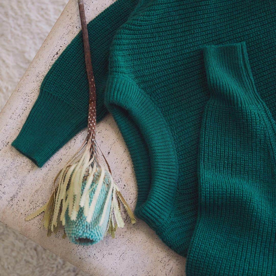 バネッサ・ブリューノさんのインスタグラム写真 - (バネッサ・ブリューノInstagram)「Apportez de la couleur à vos journées avec notre pull Polka vert sapin !⁠⠀ ⁠⠀ Bring color to your days with our fir green Polka sweater!⁠⠀ ⁠⠀ #vanessabruno #vanessabrunojumpers #gogreen」11月17日 4時01分 - vanessabruno