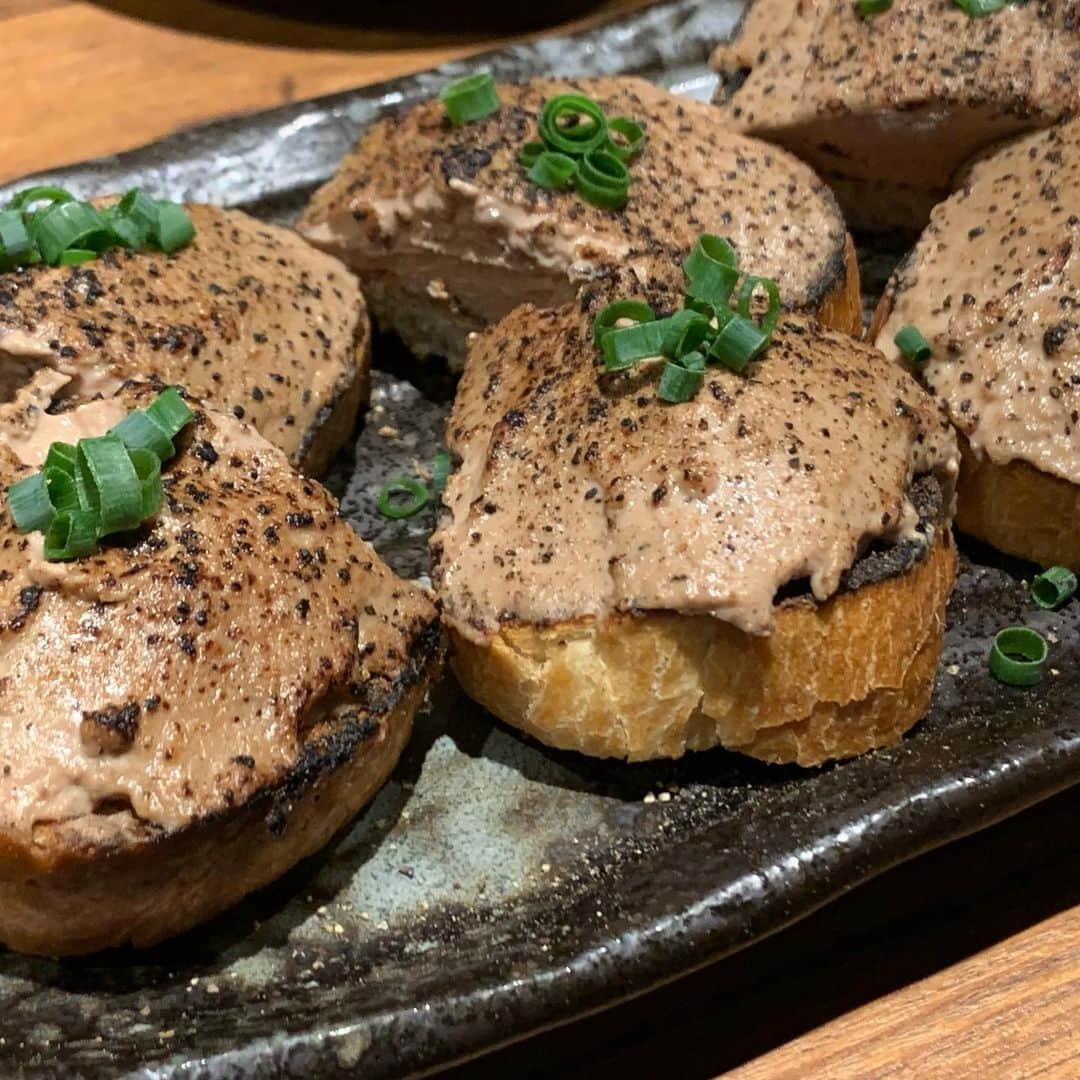 ケイ・グラントのインスタグラム：「イケブクロ　白レバー炙りパテ」