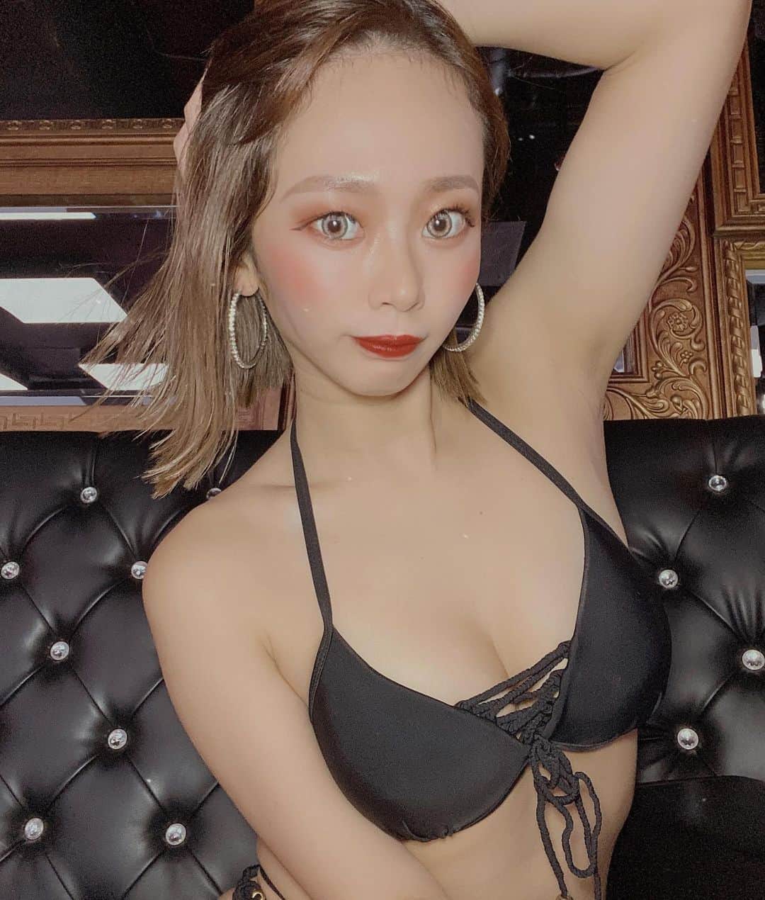otoのインスタグラム：「合同バースデーイベント1日目 ありがとうございました🥰🥰 イレギュラーのショーにカッコいい特別ショー おとは大声ダイアモンドちゃっかりデビューと 久々のバブル💞そして沢山のテキーラと シャンパンご馳走様でした🥰！ めっちゃ楽しかった、、、  2日目、わたしはお休みですが皆さん 楽しんでくださいねー！！💞  #burlesque#burlesqueosaka#osaka #バーレスク#バーレスク大阪#大阪 #北新地#梅田#大阪観光#大阪旅行#映え #映えスポット#インスタ映え#水着 #ギャル#清楚#アイドル#水着#ビキニ#アイドル #ナイトスポット#谷間#美乳#ボブ #切りっぱなしボブ#ボブヘアー#むちむち #女の子#可愛い#バーレスク東京#六本木」