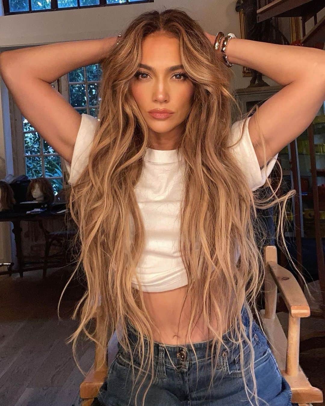ELLE Magazineさんのインスタグラム写真 - (ELLE MagazineInstagram)「This is a @jlo hair appreciation post. 🏆 At the link in bio, hairstylist @chrisappleton1 breaks down the 5 biggest and boldest hair trends for winter. #regram」11月17日 4時12分 - elleusa