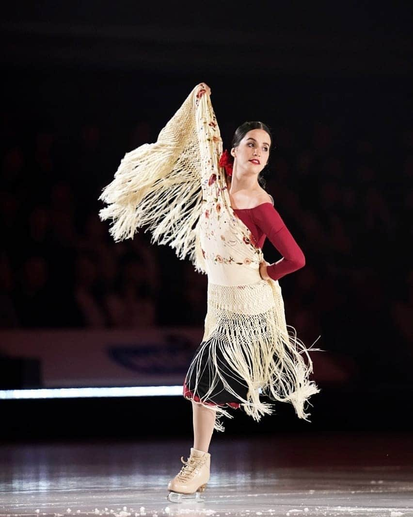 ソニア・ラフエンテのインスタグラム：「Feliz día de nuestro arte💃🏻 feliz #diainternacionaldelflamenco ❤️ . . .  #cultura #arte #españa #danza #patinaje #dance #culture #art #flamenco」