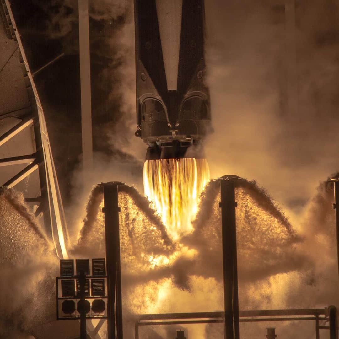 ルーカス・ディ・グラッシさんのインスタグラム写真 - (ルーカス・ディ・グラッシInstagram)「The power of human ingenuity.  (@niobium.tech is used in the alloy of the Falcon engines)」11月17日 4時34分 - lucasdigrassi