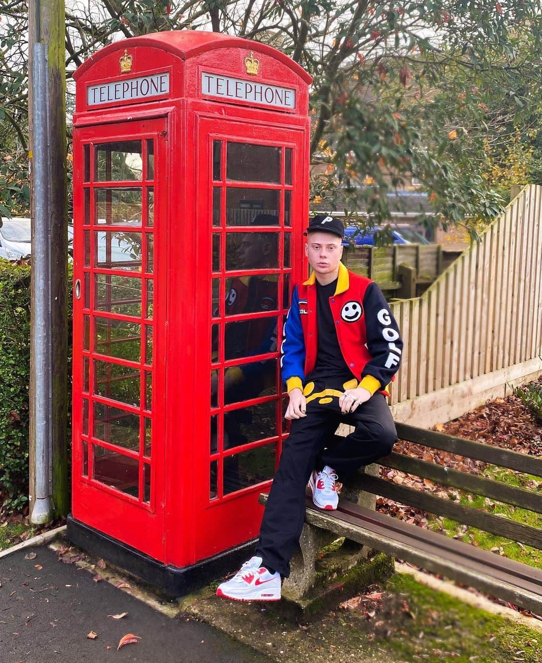 レオ・マンデラのインスタグラム：「aye b what’s yo BBM pin?」