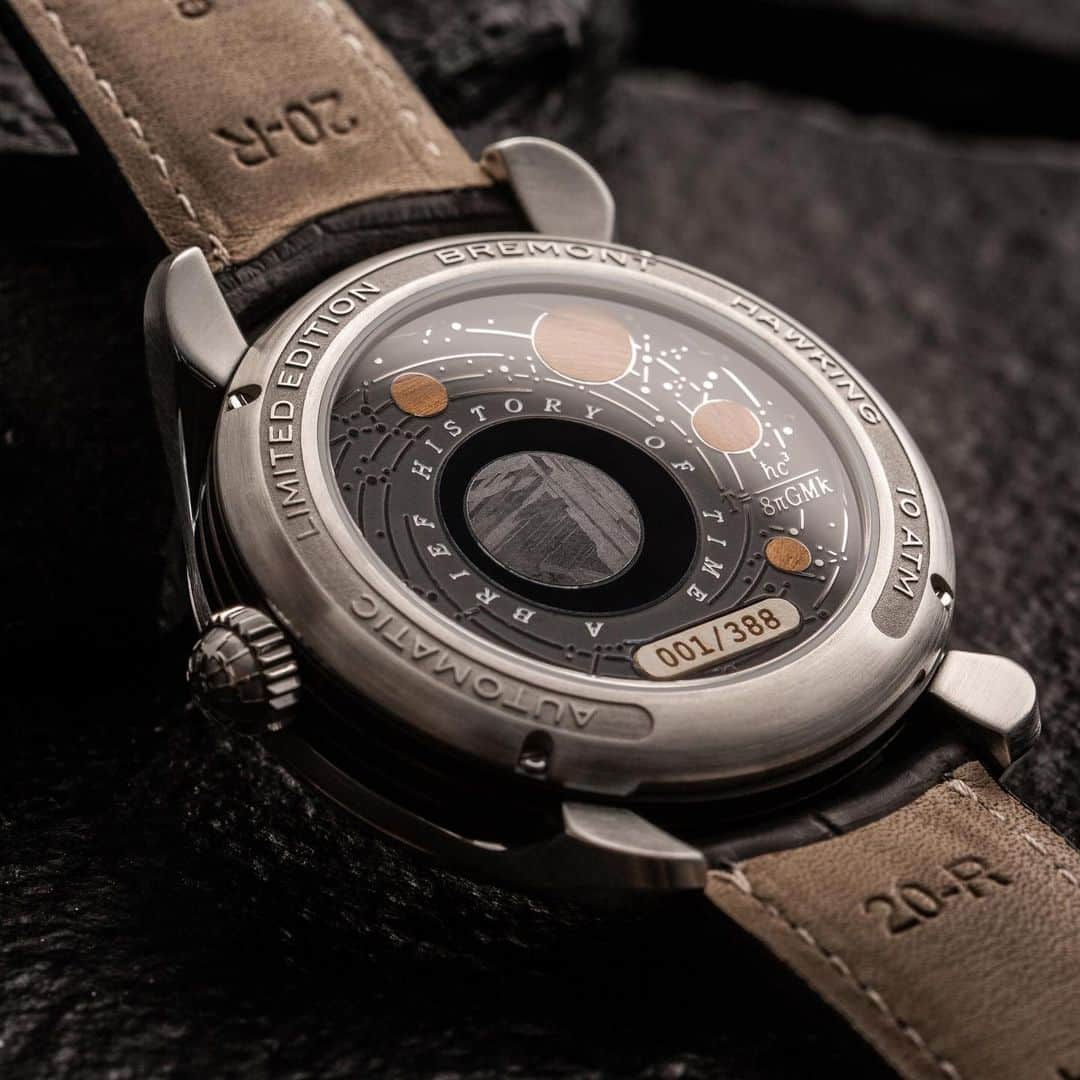 ブレモンさんのインスタグラム写真 - (ブレモンInstagram)「The NEW Bremont Hawking Limited Edition Collection is dedicated to the great British physicist whose study of time enhanced our understanding of the universe and beyond.⁠⠀ ⁠⠀ The classically styled watch, featuring a retrograde seconds hand and grand date, contains wooden discs inlaid into the back of the watch taken from the desk at which Hawking contemplated the mysteries of the universe, one of his most treasured possessions. This exquisite watch also contains some meteorite to symbolise the cosmos which can be seen at the centre of the striking hand-finished closed case back, as well as an etching of stars from the night sky in Oxford, on 8th January 1942, the date that Hawking was born. ⁠⠀ ⁠⠀ Tap our LinkInBio to learn more.⁠⠀ ⁠⠀ #bremont #bremontwatches #stephenhawking #hawking #hawkingfoundation #nationalastronomyweek #astronomyweek #astronomyweek2020 #classicwatch #luxurywatch #vintage」11月17日 4時31分 - bremontwatches