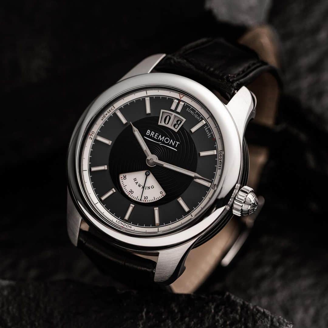 のインスタグラム：「The NEW Bremont Hawking Limited Edition Collection is dedicated to the great British physicist whose study of time enhanced our understanding of the universe and beyond.⁠⠀ ⁠⠀ The classically styled watch, featuring a retrograde seconds hand and grand date, contains wooden discs inlaid into the back of the watch taken from the desk at which Hawking contemplated the mysteries of the universe, one of his most treasured possessions. This exquisite watch also contains some meteorite to symbolise the cosmos which can be seen at the centre of the striking hand-finished closed case back, as well as an etching of stars from the night sky in Oxford, on 8th January 1942, the date that Hawking was born. ⁠⠀ ⁠⠀ Tap our LinkInBio to learn more.⁠⠀ ⁠⠀ #bremont #bremontwatches #stephenhawking #hawking #hawkingfoundation #nationalastronomyweek #astronomyweek #astronomyweek2020 #classicwatch #luxurywatch #vintage」