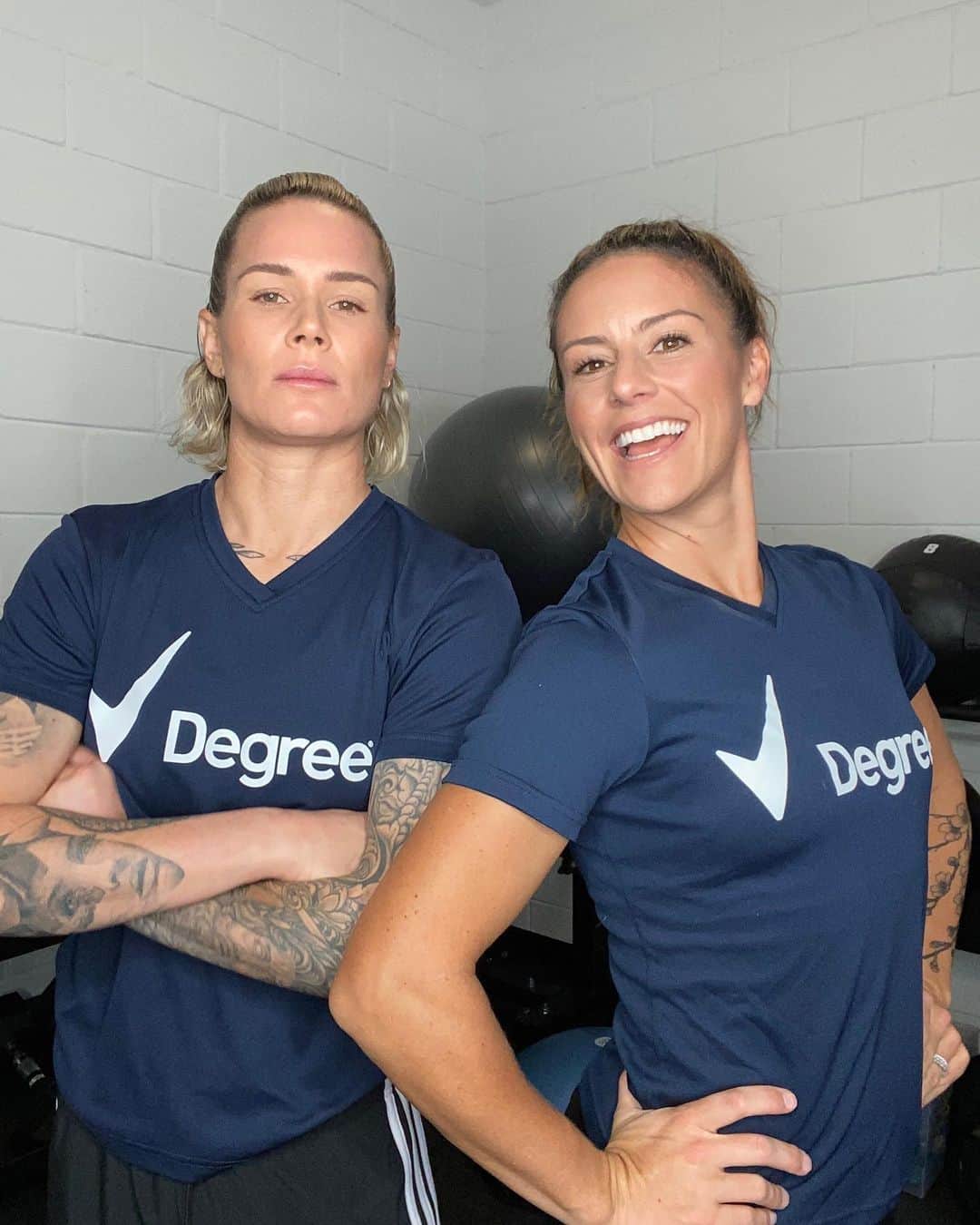 アリ・クリーガーのインスタグラム：「GIVEAWAY! We love getting to meet our fans and now thanks to @Degree you can win a virtual meet and greet with me and @ashlynharris24!    To enter:   1. Like this picture 2. Tag a friend who you like to #KeepMoving with in the comments 3. Follow @Degree   No purch nec. Open to 50 US/DC 18+. Ends 11/19. Rules: unileversweepsrules.com/degree」