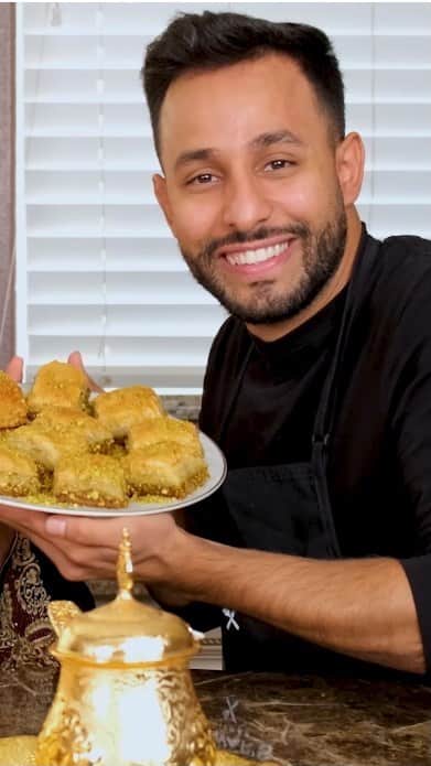 Anwar Jibawiのインスタグラム：「Comment your favorite dessert!」