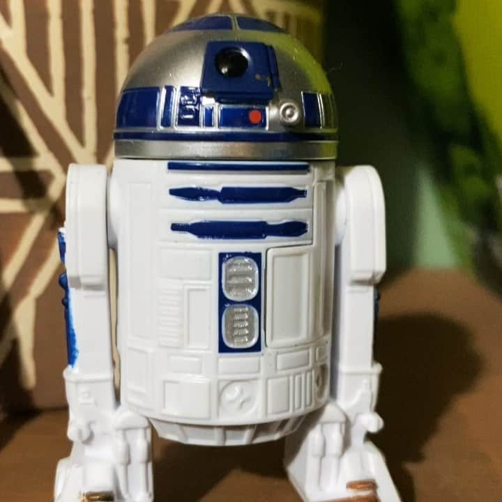 ザカリー・ダナヒューのインスタグラム：「Welcome to the Room of Star Wars!!!! This little quarantine has provided me with time to indulge my Star Wars addiction. Bringing my inner child back to life!!! #hobby #starwars #r2d2 #lukeskywalker #princessleia #hansolo #bobafett #chewbacca #stormtrooper」