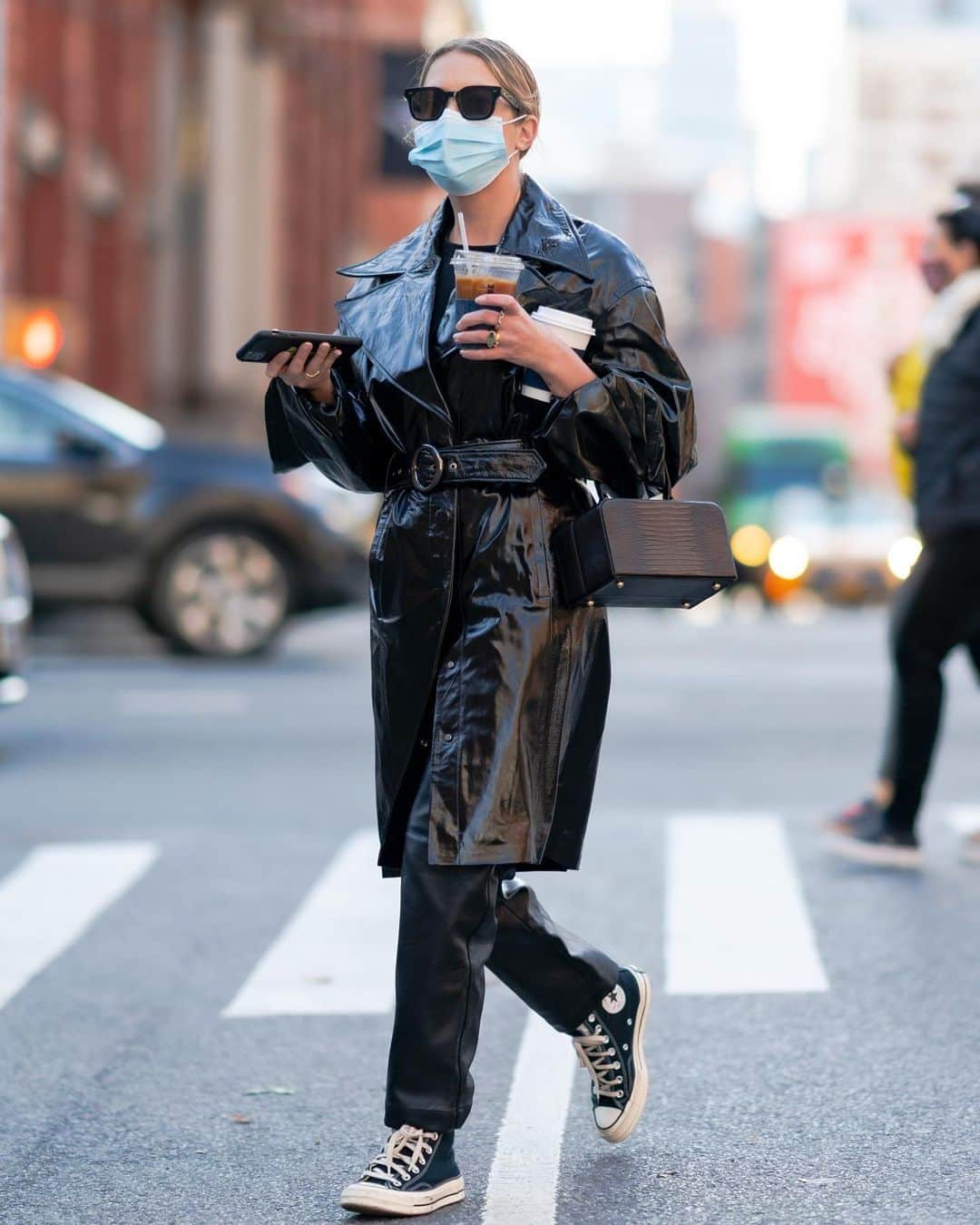 アシュレイ・ベンソンのインスタグラム：「🖤🖤🖤」